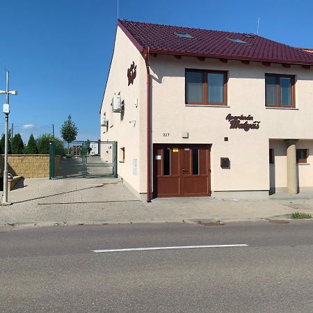 Apartman Matyas Drnholec Экстерьер фото